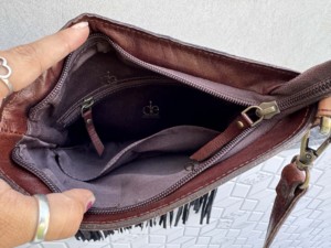 Bolso de Hombro de Cuero de Piel de Vaca con Flecos y Grabados a Mano, Estilo Bohemio Vintage, Diseño Exclusivo, Hecho a Mano, Elegante - Product Image 6