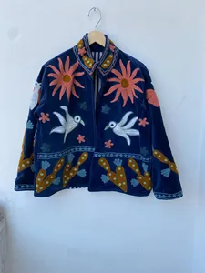 Chaqueta Boho Premium de Terciopelo Azul Bordada con Aves en Vuelo, Flores Silvestres y Motivos Botánicos, Chaqueta de Manga Larga para Mujer - Product Image 5