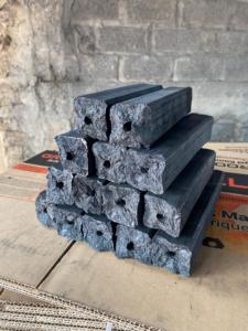 GREENLIFE Briquettes de charbon de bois fabriquées à la machine, à haute teneur en carbone, 80% sans cendres, pour barbecue, en sciure de bois, bois dur, fabriqué à Hanoï, 5 heures de combustion - Product Image 1