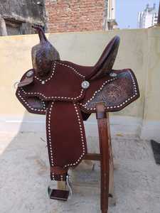 Silla de montar occidental de cuero artesanal premium con juego de accesorios |   Diseño Trabalado |   Equipo de Montar Duradero y Cómodo de Grado Profesional - Product Image 3