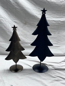 Sapin de Noël en métal noir, décoration d'intérieur, design durable - Product Image 1