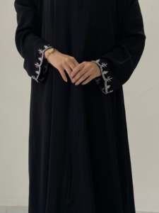 Abaya longue en polyester respirant vert foncé uni pour femme, coupe régulière, manches longues, style modeste islamique, vente en gros Dubaï - Product Image 6
