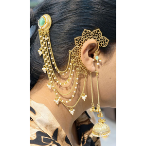 Pendientes de Oreja Jhumka Bahubali para Novia - Cadena para el Cabello Tradicional India con Piedras Verdes y Detalles de Perlas - Product Image 3