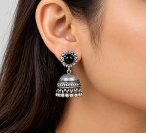 Artículo en Venta Caliente: Pendientes Colgantes de Latón Oxidado Chapado en Oro Antiguo con Ónix Negro y Ónix Verde Coral, Estilo Bollywood Jhumka para Fiesta - Product Image 4