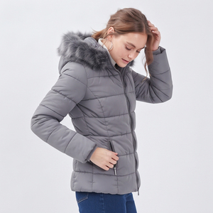 Veste matelassée pour femmes avec capuche en fourrure, manches longues, chaude pour l'hiver, 100% polyester, doudoune rembourrée pour femmes - Product Image 3