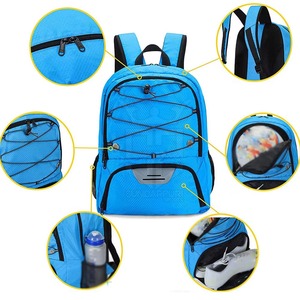 Mochila Deportiva Azul de Nailon con Bolsillo Lateral de Malla, Capacidad de 50-70L para Almacenamiento de Equipo de Fútbol para Niños - Product Image 3