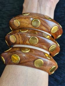Bracelet manchette large en bois naturel géométrique, à facettes et à grain de bois, pour femme - Product Image 2