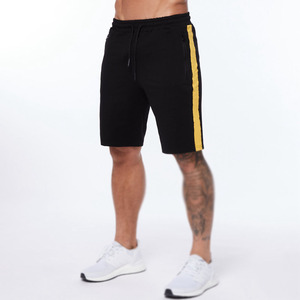 Shorts Bermuda pour homme en gris uni avec bande latérale blanche, taille à cordon de serrage, shorts de sport décontractés en tricot - Product Image 6