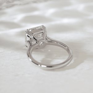 Bague de fiançailles de luxe en or blanc 18 carats avec diamant de laboratoire certifié IGI 5 carats taille Asscher, sertie griffe solitaire, pour mariage - Product Image 6