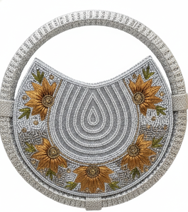 Pochette de luxe en faux daim ornée de tournesols et de perles faites à la main |   Sac à main de soirée brodé floral de qualité supérieure pour mariage |   Sac de mariée décontracté et tendance - Product Image 1