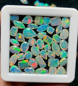 Opale Welo d'Éthiopie naturelle à facettes, pierres précieuses en vrac, qualité AAA, multicolores, formes variées, vente en gros - Product Image 1