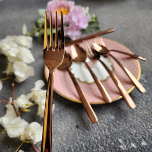 Ensemble de couverts modernes en or rose, finition miroir haute brillance, résistant à la rouille, en métal, pour les dîners de mariage - Product Image 1