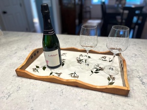 Plateau en bois émaillé fait main avec bord ondulé, impression personnalisée, plateau de service durable, vaisselle de table, prix d'usine en gros - Product Image 1