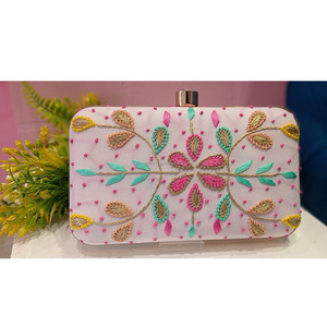 Cartera y monederos para mujer con bordado de flores con cuentas de diseñador 2024 - Product Image 1