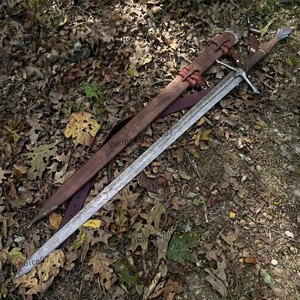 Épée de haute qualité en acier Damas avec garde et pommeau en bois, fourreau en cuir – Cadeau pour un ami - Product Image 3