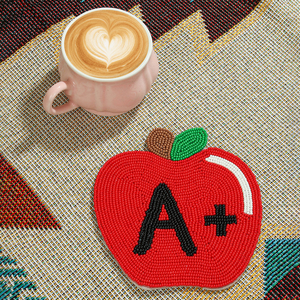Posavasos de estilo con diseño de manzana de dibujos animados, posavasos de cuentas de lápiz, posavasos de cuentas de arroz hechos a mano, decoración de escritorio, regalo de acompañamiento - Product Image 3