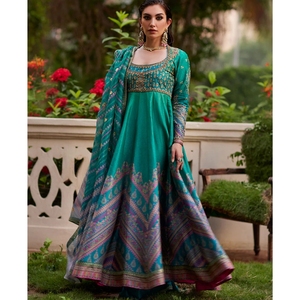 Traje de Seda Verde Esmeralda al por Mayor 2026 con Bordado a Mano y Dupatta Estampada - Colección Ssumaira para Fiestas, Sin Arrugas - Product Image 6