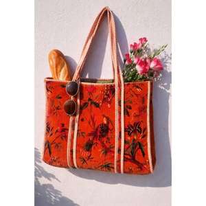 Bolso Tote Reversible Acolchado de Terciopelo con Estampado de Aves – Bolso de Hombro XL para Mujer – Logotipo Personalizado – Bolso de Moda para Viajes y Compras - Product Image 1