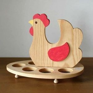 Support à œufs en bois contemporain pour les intérieurs de cuisine modernes, offrant un rangement fonctionnel avec un design en bois élégant - Product Image 1