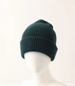 Bonnet unisexe personnalisé en laine d'agneau tricotée, chaud et luxueux, avec logo rayé dessiné à la main, idéal pour l'hiver et les voyages d'affaires Xlm - Product Image 3