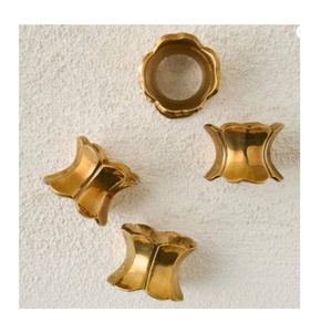 Nouvel arrivage de rond de serviette en métal doré taillé à la main, accessoire de décoration de fête moderne et durable écologique pour la maison - Product Image 5