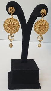 Juego de Joyería SARA con Diseño Floral, Chapado en Oro de 24K, Collar, Aretes y Anillo, Regalo para Mujer - Product Image 3