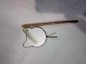 Espejo Cosmético Personalizado Obexa Rose Gold Teddy Tear para Extensiones de Pestañas, de Una Sola Cara, con Mango de Metal y Cristal, para Maquillaje Diario - Product Image 2