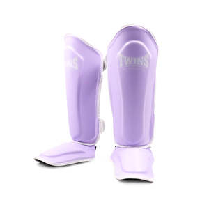 สนับแข้งหนังวัวแท้ 100% น้ำหนักเบา ปรับแต่งได้ - TWINS สำหรับผู้ใหญ่ ใช้ติดตีนตุ๊กแก สำหรับมวยไทย คิกบ็อกซิ่ง MMA - Product Image 1