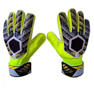Gants de gardien de but professionnels hybrides avec latex de 4 mm, logo personnalisé, parfaits pour le football et le futsal, fabriqués au Pakistan - Product Image 5