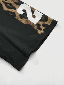 เสื้อเจอร์ซีย์อเมริกันฟุตบอลผู้ชาย ทรงโอเวอร์ไซส์ สตรีทแวร์ คอวี โพลีเอสเตอร์ เสื้อกีฬาหมายเลขพิมพ์ลายเสือดาวที่ไหล่ รับผลิตแบบ OEM - Product Image 5