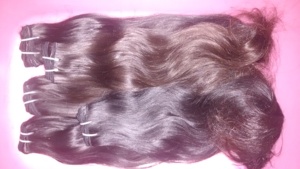 Extensiones de cabello crudo virgen natural del sur de la India de calidad superior Paquetes de cabello humano sin procesar con patillas de textura ondulada natural - Product Image 4