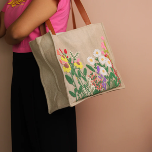 Sac fourre-tout bohème brodé pour femme avec bandoulière perlée par Whimsy Art Craft - Product Image 5