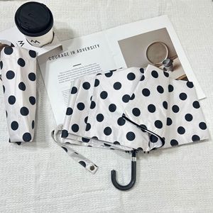 Paraguas Plegable Manual de Doble Uso para Mujer, Diseño Coreano, 8K 190T, Revestimiento Negro, Diseño de Puntos, Protección Solar, Ligero y Curvo - Product Image 4