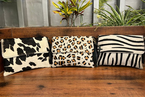 Bolso cruzado de piel de vaca para mujer, hecho a mano, con patrón de serpiente, cadenas con borlas, personalizable, novedad de 2024 - Product Image 3