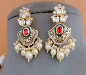 Élégant collier Kundan de qualité supérieure avec boucles d'oreilles pour femmes Bijoux de créateur pour la collection de vêtements de mariage - Product Image 2