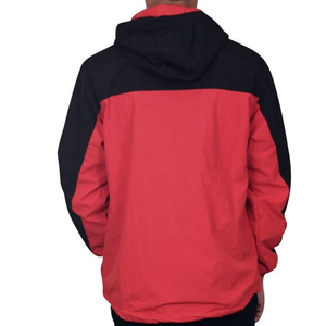 เสื้อแจ็คเก็ตกันลมสีแดงดำสำหรับผู้ชาย พร้อมแถบสะท้อนแสง ซิป ¼  แบบมีฮู้ด ทรงปกติ ผลิตจากวัสดุโพลีเอสเตอร์ - Product Image 2