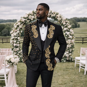 Costume de mariage noir et or brodé pour homme, blazer de créateur ajusté pour le marié avec broderie florale faite à la main pour réceptions et soirées - Product Image 1