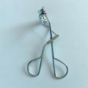 Recourbe-cils ergonomique pour toutes les formes de yeux avec des coussinets en silicone doux, outil de beauté durable en acier inoxydable pour une tenue longue durée - Product Image 5