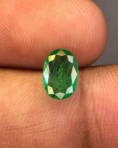 ESMERALDA NATURAL FACETADA SUelta de 8.60X6MM, Corte Oval. Hermosa Esmeralda para Joyería. - Product Image 1