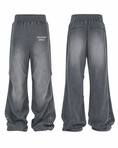 Ensemble survêtement streetwear gris délavé avec logo, comprenant un sweat à capuche court surdimensionné imprimé personnalisé et un pantalon de survêtement ample, 400 GSM 100% Coton - Product Image 3