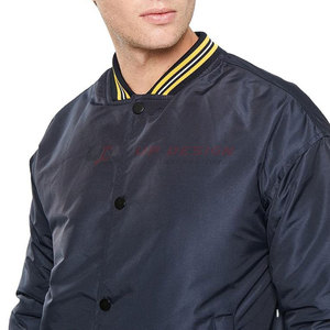 เสื้อแจ็คเก็ตซาตินลำลองขายส่งสำหรับผู้ชายไซส์ใหญ่ แขนยาว คอตั้ง เป็นมิตรกับสิ่งแวดล้อม ระบายอากาศได้ดี เหมาะสำหรับฤดูหนาว - Product Image 3