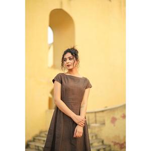 Vestido Casual de Lino y Algodón Marrón para Mujer, Corte en A, Cuello Redondo, Vestido Midi, Manga Corta, Vestido Ligero de Verano - Product Image 4