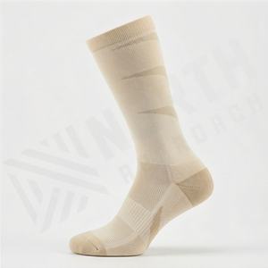 Chaussettes de compression à coussin léger, marque privée, hauteur genou, en nylon, couleur personnalisée, respirantes, pour l'entraînement sportif et la performance athlétique - Product Image 3