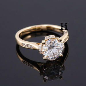 แหวนหมั้นเพชรทรงกลมเจียระไนแบบบริลเลียนท์ ทองคำขาว 14K ประดับเพชรแล็บโกรว์ลายดอกไม้สไตล์วินเทจ ดีไซน์กลีบดอกไม้แบบสแกลลอป - Product Image 1
