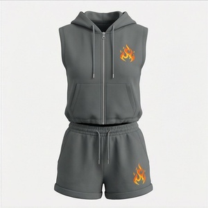 Ensemble gilet sans manches à capuche et short pour femme avec imprimé flamme en polaire, tenue de sport décontractée deux pièces, longueur au-dessus du genou - Product Image 1