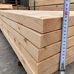 Approvisionnement en bois de chauffage naturel avec des bûches de bois préparées à partir de bois dur pour chaudières à biomasse, chargées en vrac pour les commandes d'exportation en gros - Product Image 1