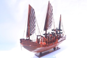 ARTISANAT DE LUXE - BATEAU DU DRAGON DE HA LONG Bateau traditionnel vietnamien fait main en bois naturel pour collection et décoration intérieure - Product Image 2
