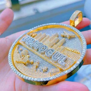 Colgante cruzado de plata de ley 925 con moissanita VVS, chapado en oro, estilo hip hop, personalizado, con incrustaciones de circonitas, joyería brillante para fiestas, para hombre. - Product Image 1