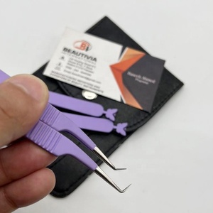 Pinzas de extensión de pestañas con mango dentado recubierto de Color púrpura Diseño de mariposa en la parte inferior Pinzas de pestañas de etiqueta privada personalizadas - Product Image 4