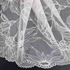 Tissu en dentelle florale large 23 cm extensible Spandex/Nylon léger pour lingerie, robes, mariages, élégant bord festonné - Product Image 4
